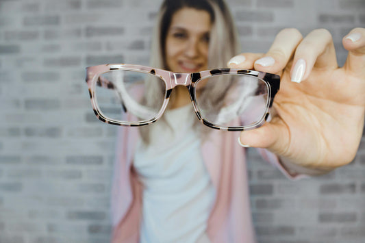 Progressive Lenses vs. Bifocals: Which Is Right for Your Vision Needs?